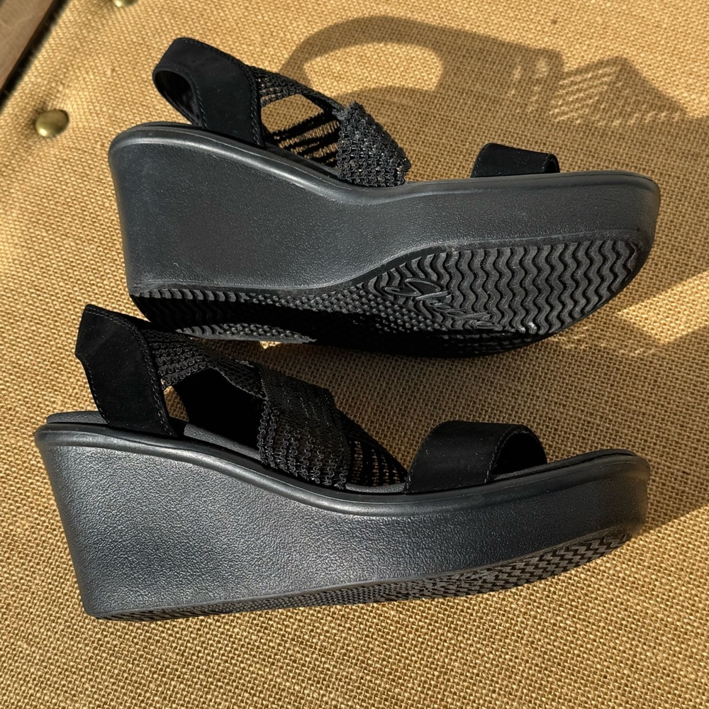 SKECHERS RUMBLE UP - CLOUD CHASER Women’s 8.5 Black Wedge Sandals - Picture 5 of 8